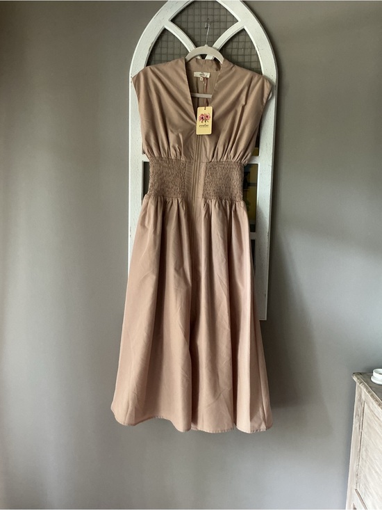 entro Dresses & Skirts - entro Sleeveless Midi Dress in Light Brown with Smocked Waist